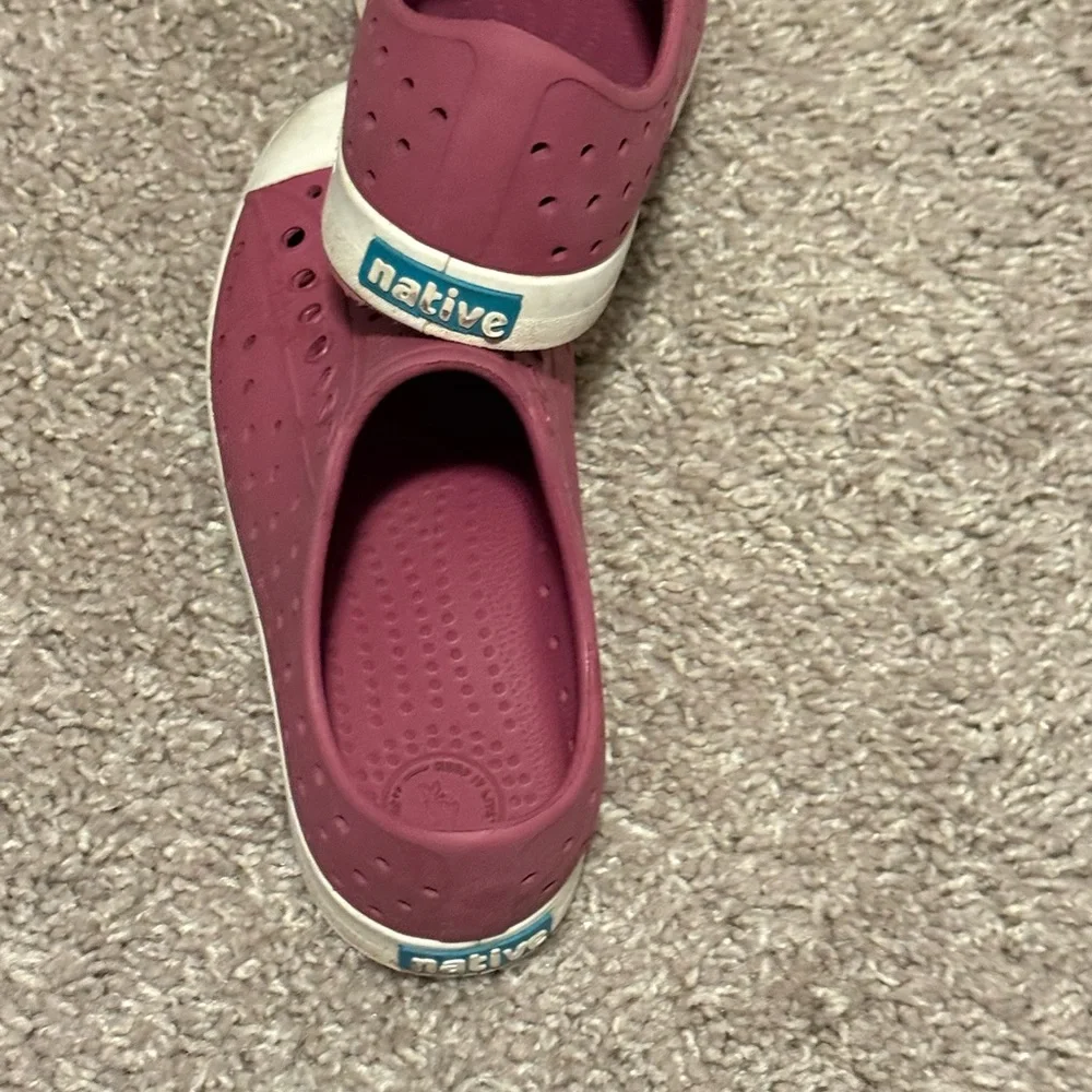 Native Kids Water Shoes in Berry with White Toe Caps